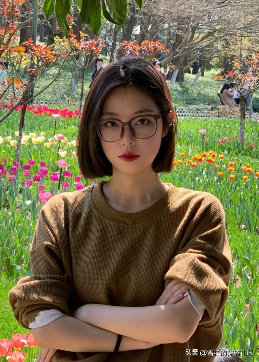 今年最火减龄易打理发型,现在女生流行一刀切短发型