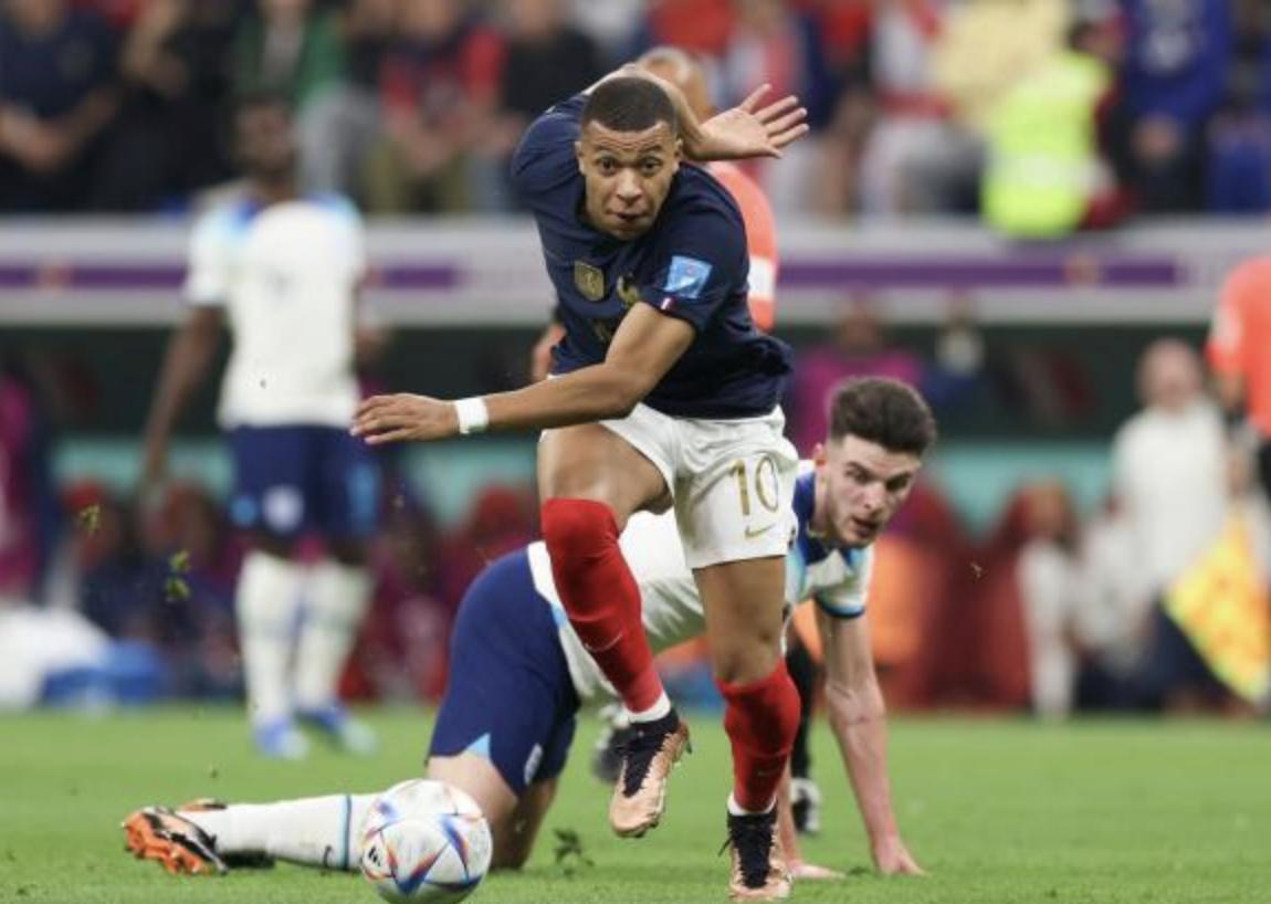 英格兰被裁判送进总决赛,凯恩点球罚丢英格兰反应