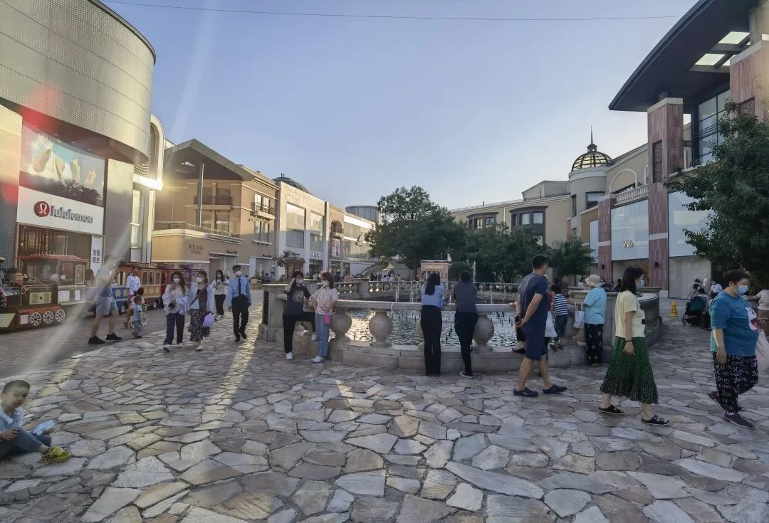 在京开了14年，蓝色港湾首次请“外援”代运营，万达接手能让蓝港变啥样？