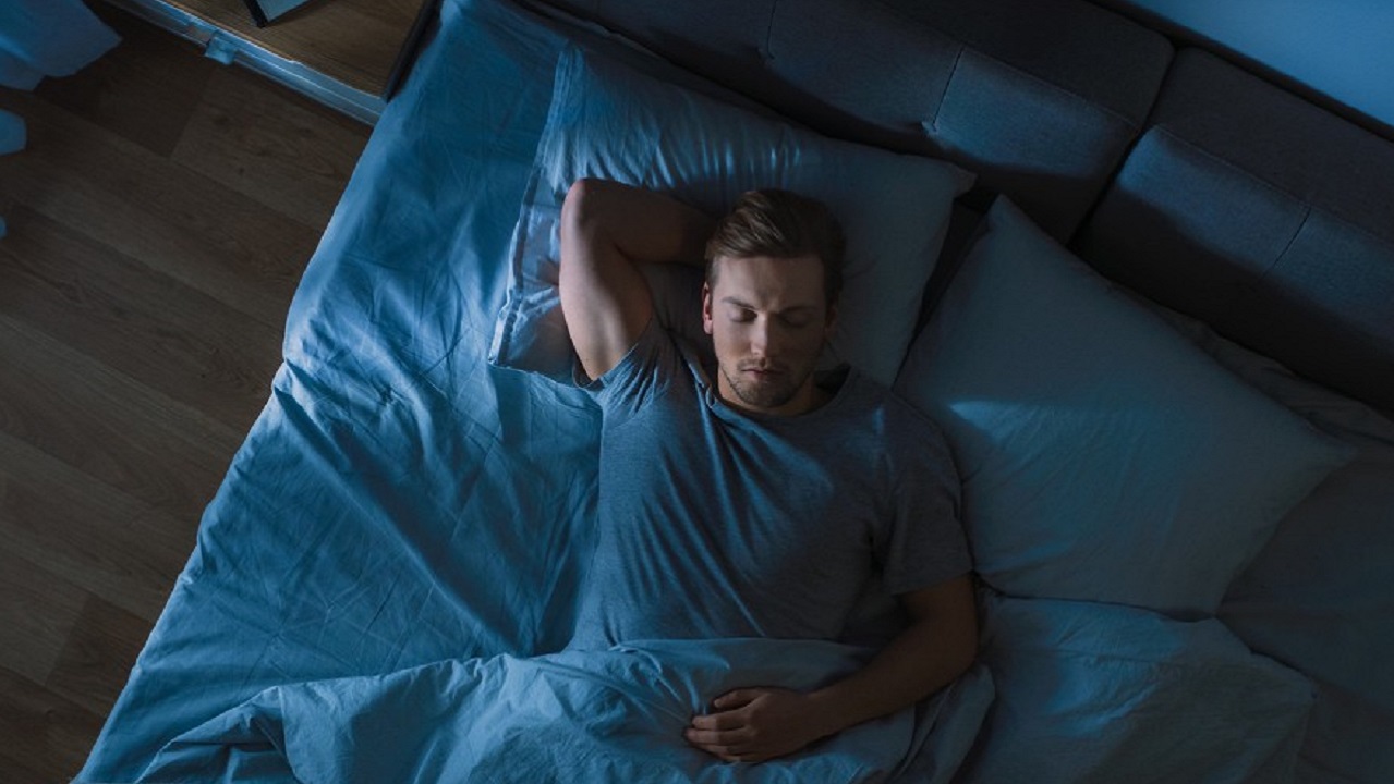 裸睡，真的那么“神奇”吗？医生坦言：裸睡虽好，但这些也要注意