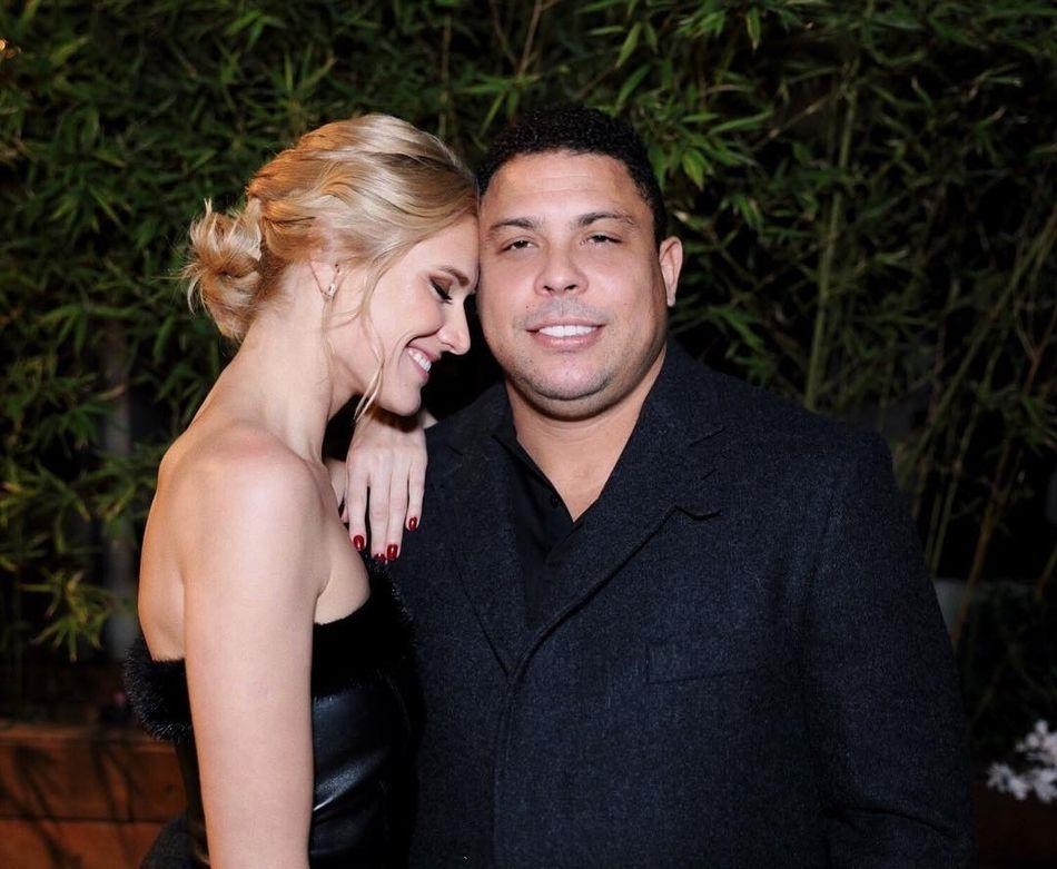 卡卡罗纳尔多世界杯,罗纳尔多世界杯捧杯