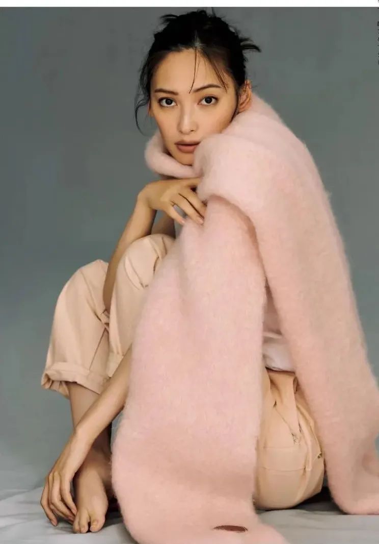 秋冬围巾这样系保暖又洋气,冬季围巾这样系保暖又洋气