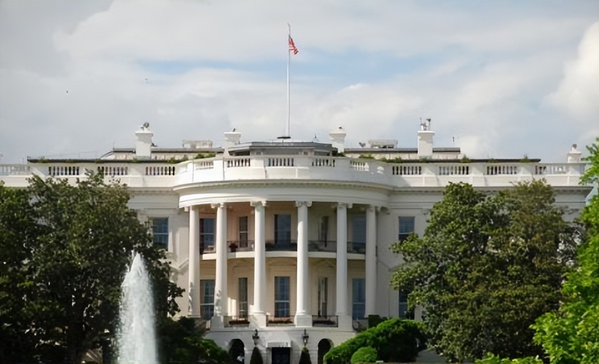 77年万斯访华，替美国抛出三个无理要求，邓公忍无可忍回怼10个字