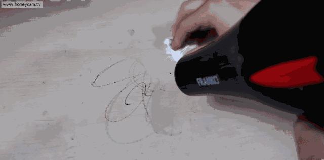 白墙有黑霉点怎么去除,白墙打洞上的污渍怎么去除