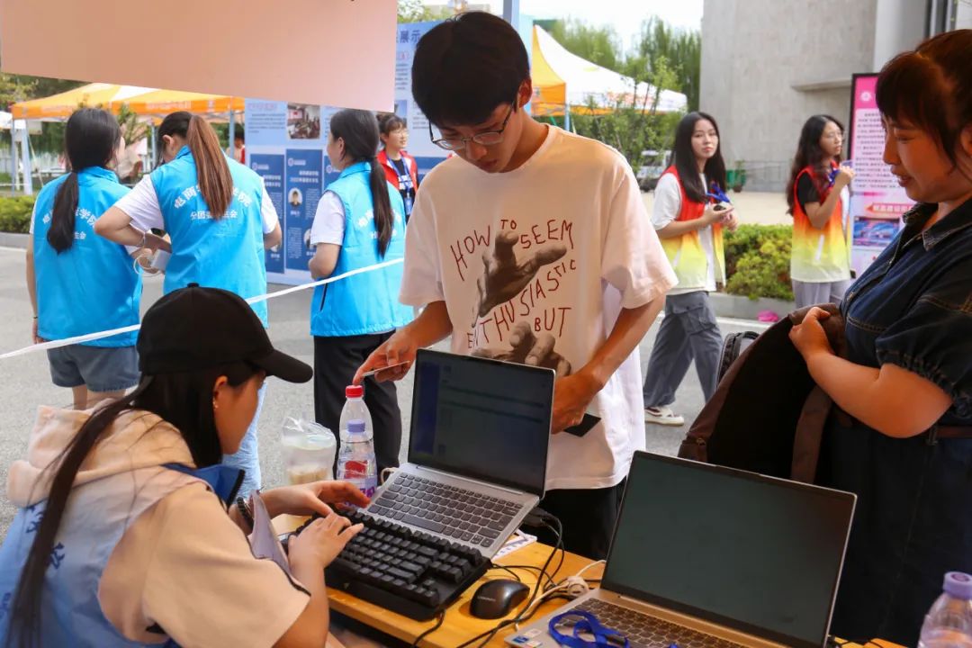 满“新”欢喜！长江职业学院喜迎2023新生！