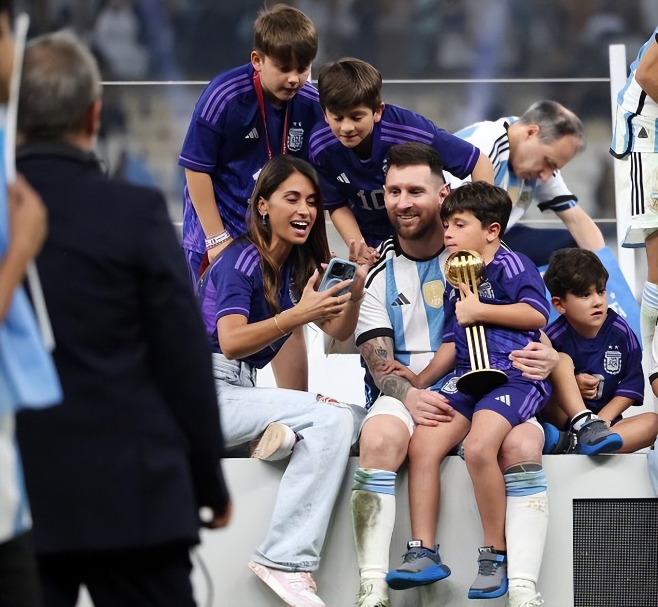 梅西巴萨故事,梅西感情经历纪录片