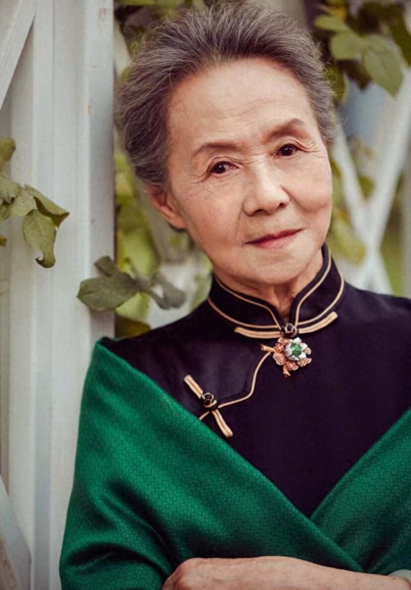 女人再傻也要化淡妆出门教你三招,40女人如何化淡妆又自然