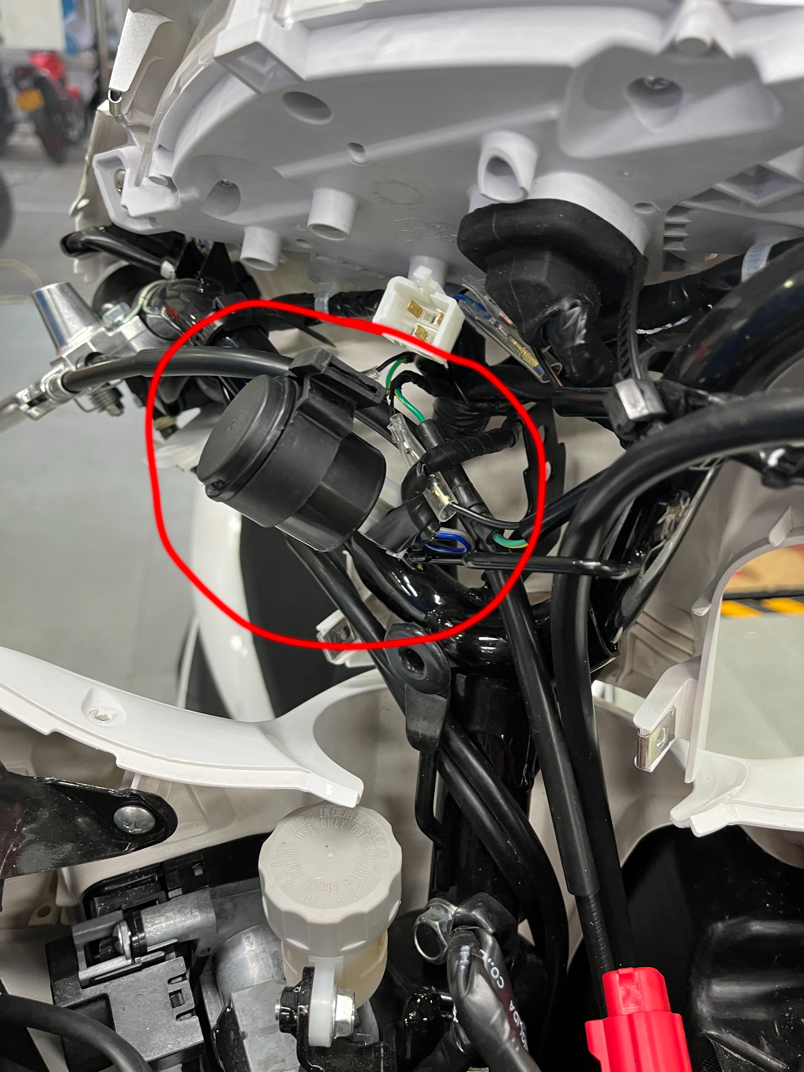 lead125拆转向灯,lead125改装双闪开关