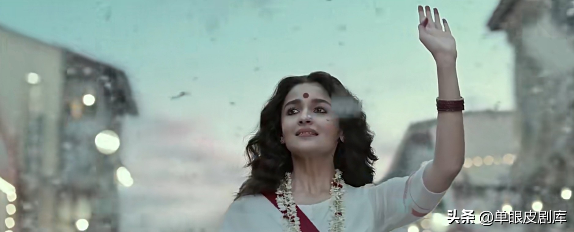 《甘古拜》：16岁印度富家女被未婚夫拐卖进*院妓**，却能翻身成女王