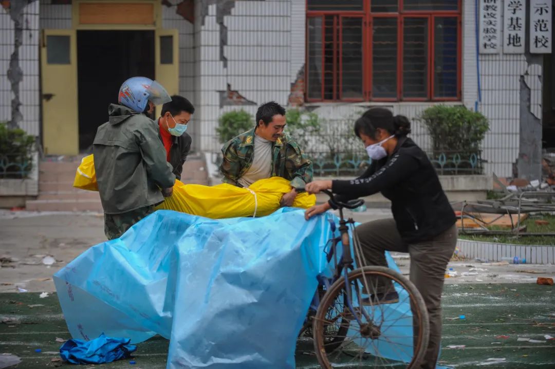 汶川地震15周年记录图片,汶川地震这些画面让人噙满泪水