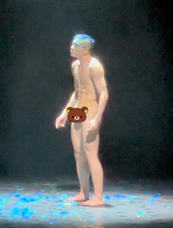 继贴贴后杨丽萍舞蹈再受争议，男孔雀穿皇帝的新衣露隐私部位