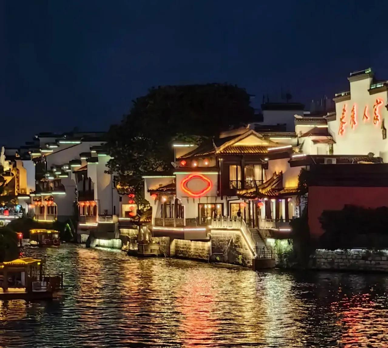 南京坐地铁就能去玩的地方,在南京游玩坐地铁方便的住宿