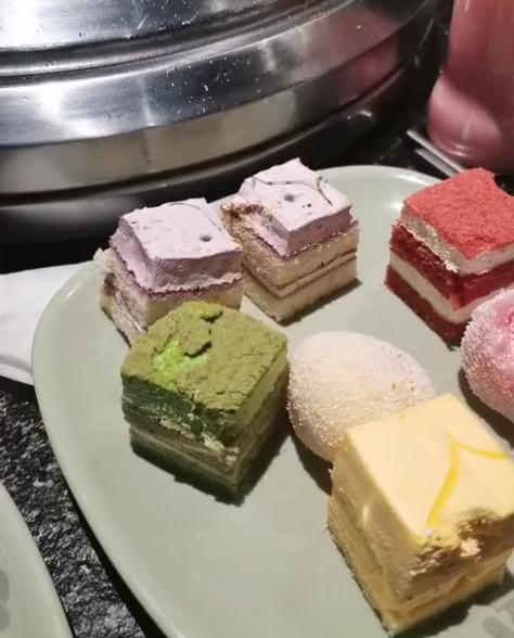 蛋糕有霉点,男子餐厅吃蛋糕发现有霉点