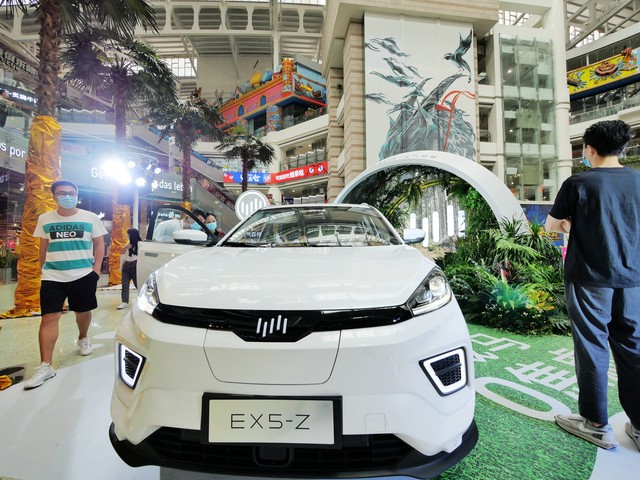 特斯拉modely和宝马5系新能源,比亚迪新能源和特斯拉tesla哪个好