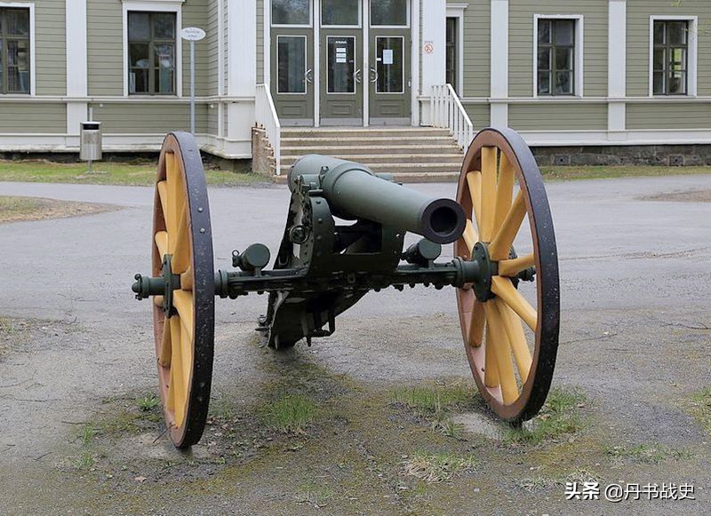 芬兰在二战期间有多囧?看看当时仍在使用的老爷装备就知道了