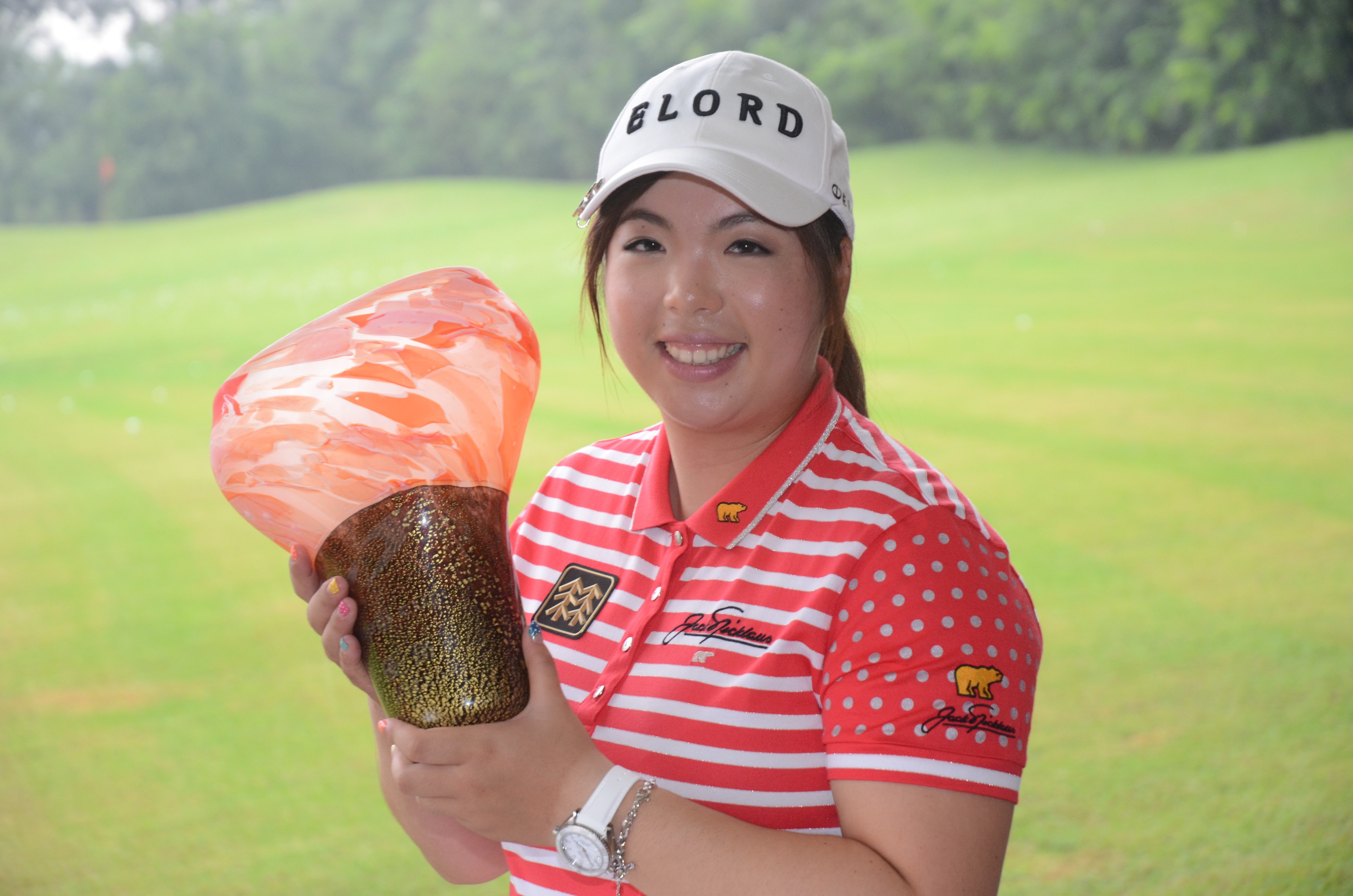 中国高尔夫球领军人物冯珊珊 (国内知名的高尔夫运动员冯珊珊)