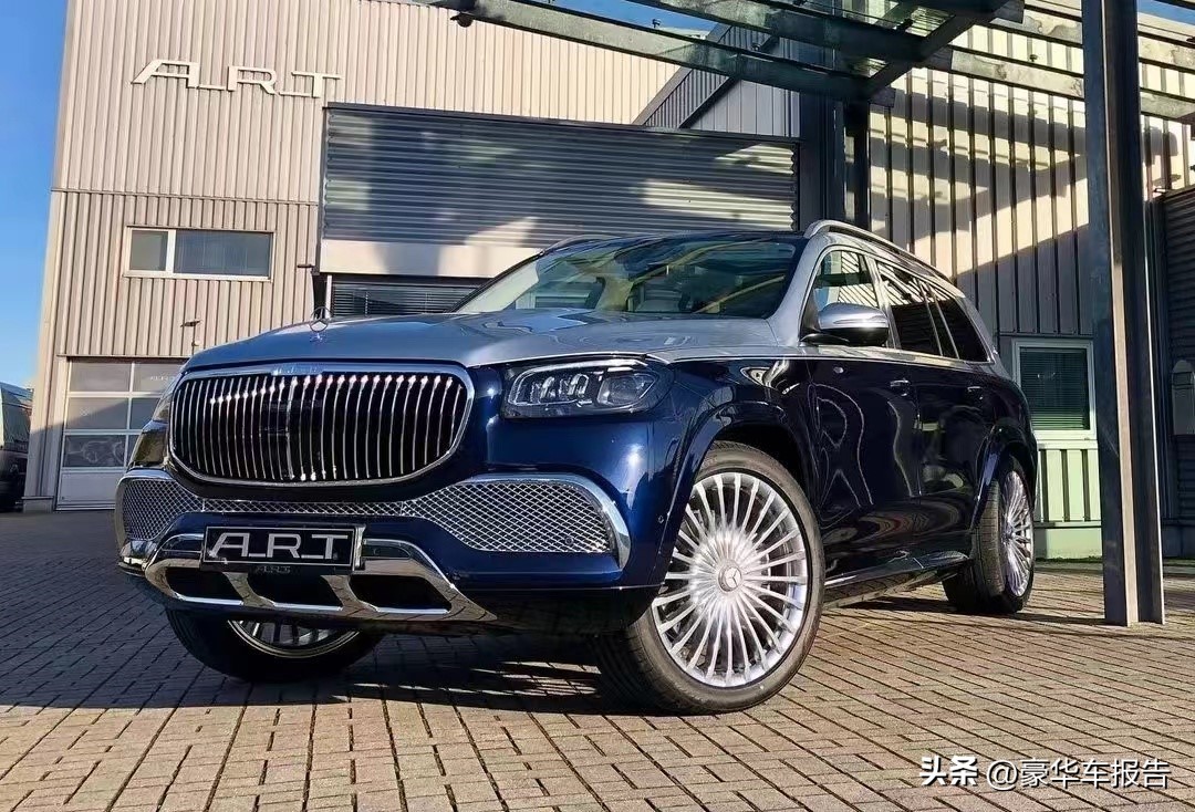 奔驰gls600迈巴赫2022款4座版,奔驰gls400跟迈巴赫的gls600不同