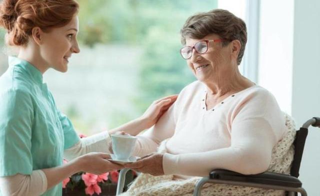 经常手抖是甲亢吗,经常手抖是不是抑郁