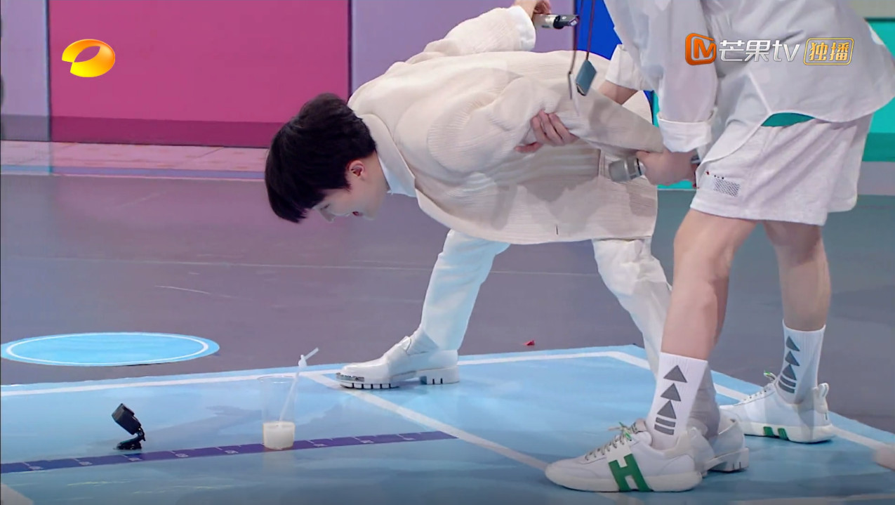 你好星期六周深搞笑版,你好星期六周深演绎