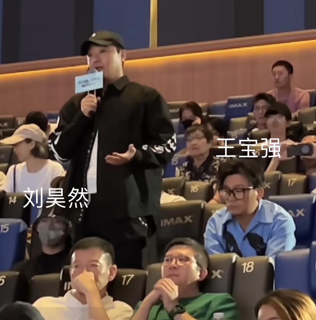 陈思诚现身佟丽娅首映礼接受采访,陈思诚亮相佟丽娅新片首映