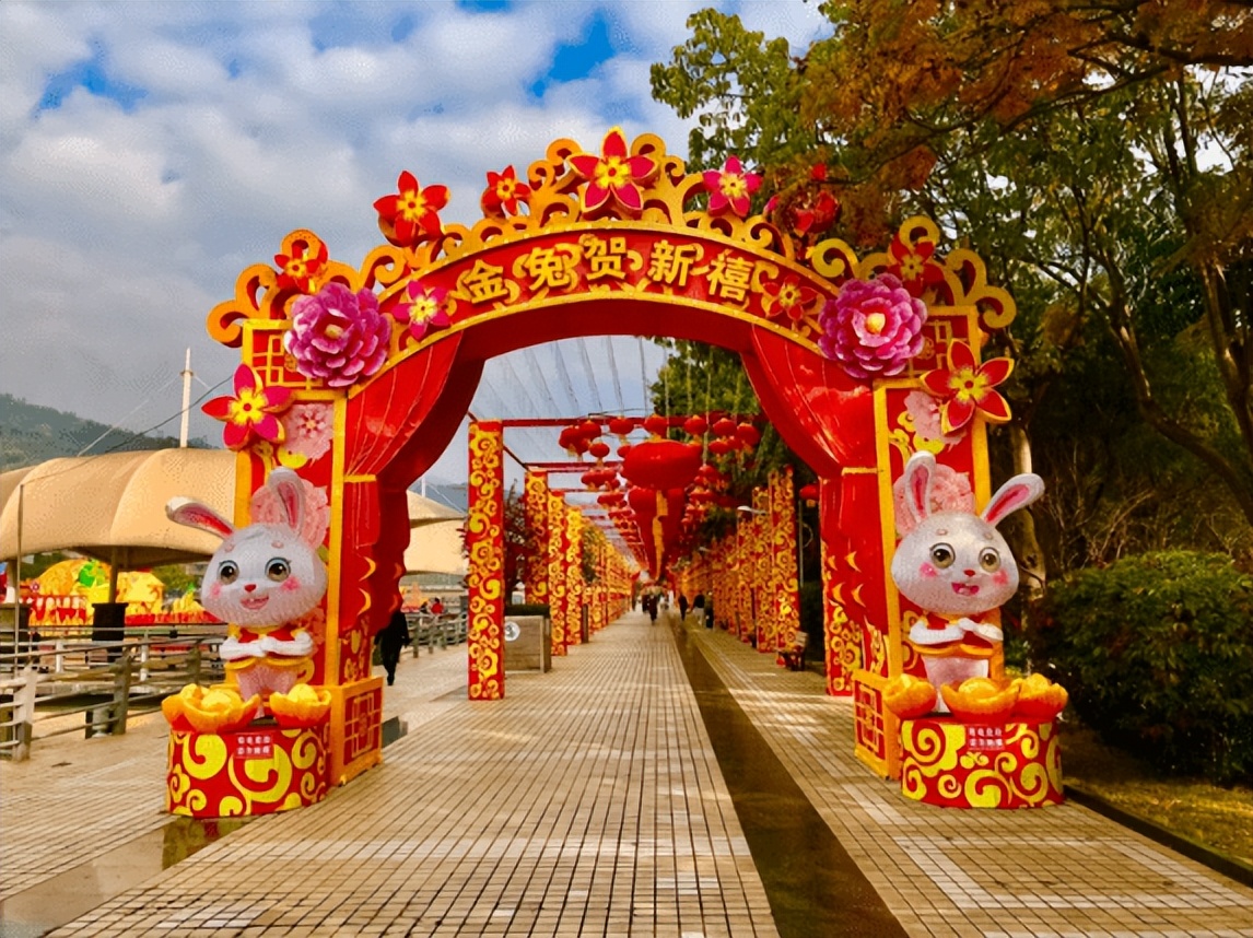 鏁f枃鑸媿,鏁f枃绔欏湪灞遍《閬ユ湜骞冲師