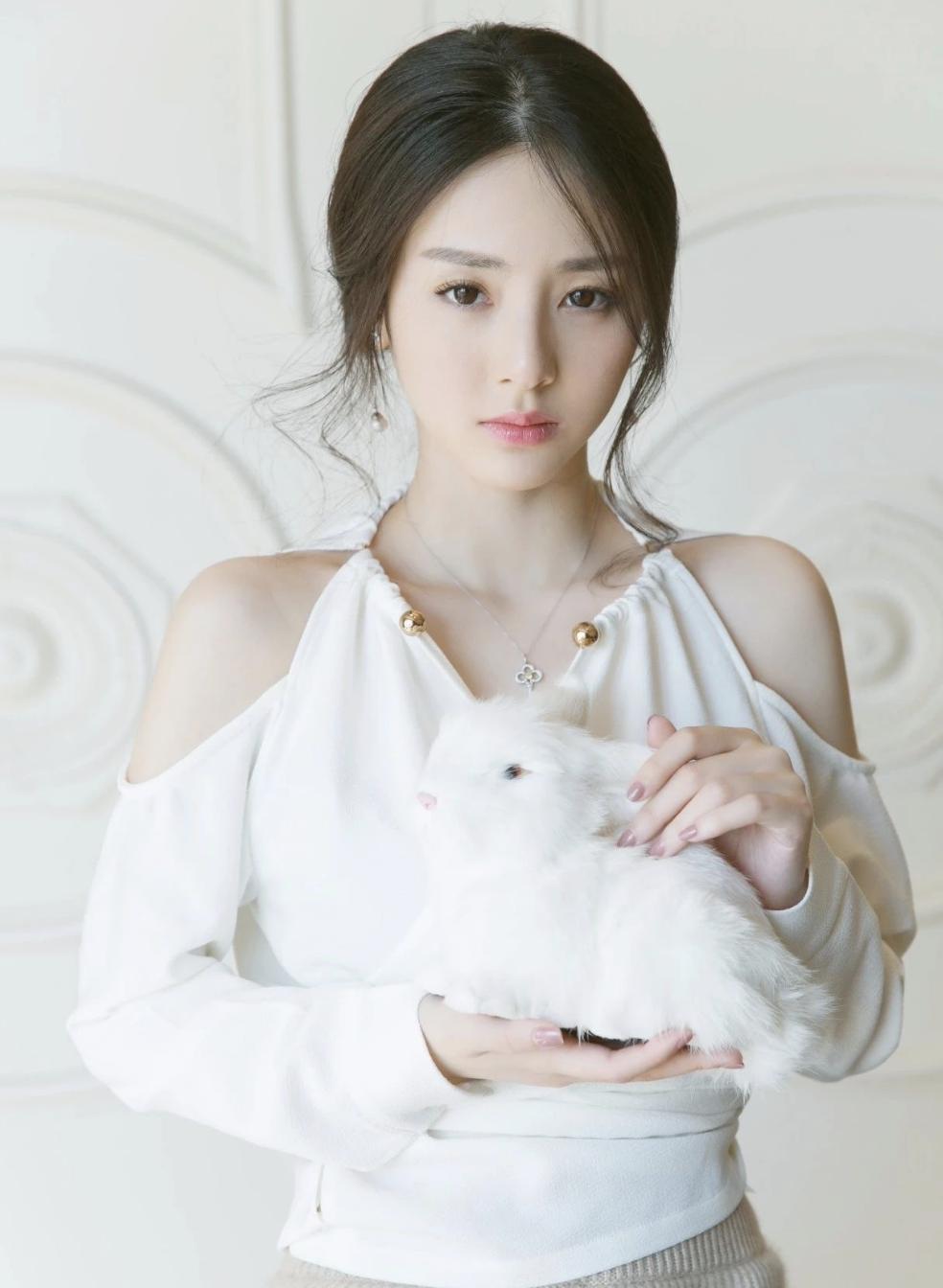 厦大程熙媛,厦大校花程熙媛露肩照