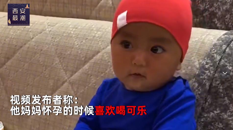 妈妈怀孕爱喝可乐，宝宝出生黑成“酱油色”，耐心抚养后惊喜逆袭