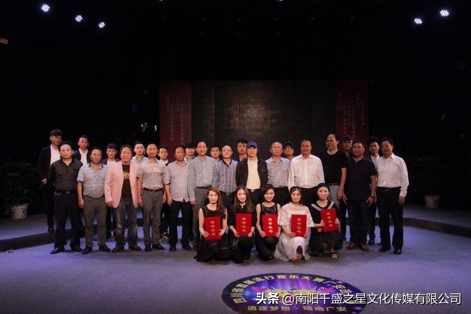 周鹏国家队队长,周鹏青年歌唱家