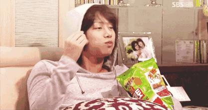 汉堡是垃圾食品还是方便面,方便面和汉堡包是垃圾食品吗