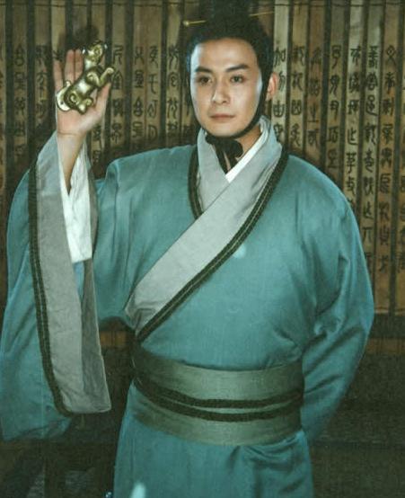 演员邢岷山:和老师女儿结婚,英雄救美被毁容,老婆女儿是心肝