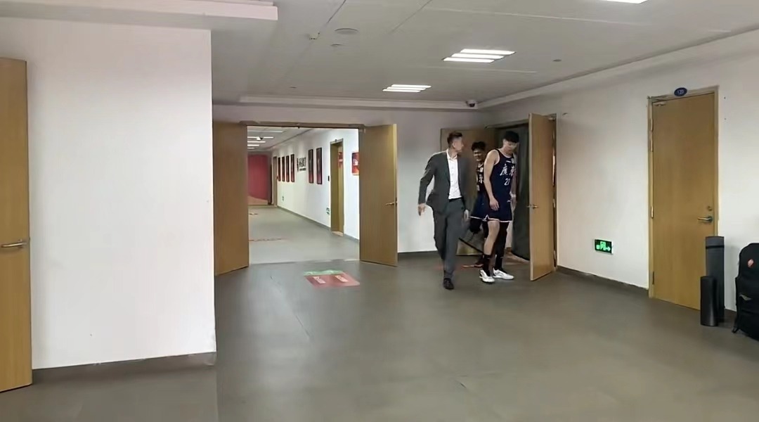 宏远失利爆出最大短板！难怪杜锋“家暴”张昊广东想争冠太需要他