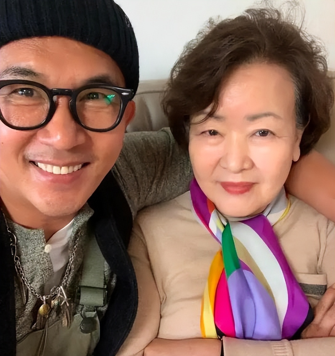 汪小菲晒大s与具俊晔合影,汪小菲说具俊晔窝囊废视频