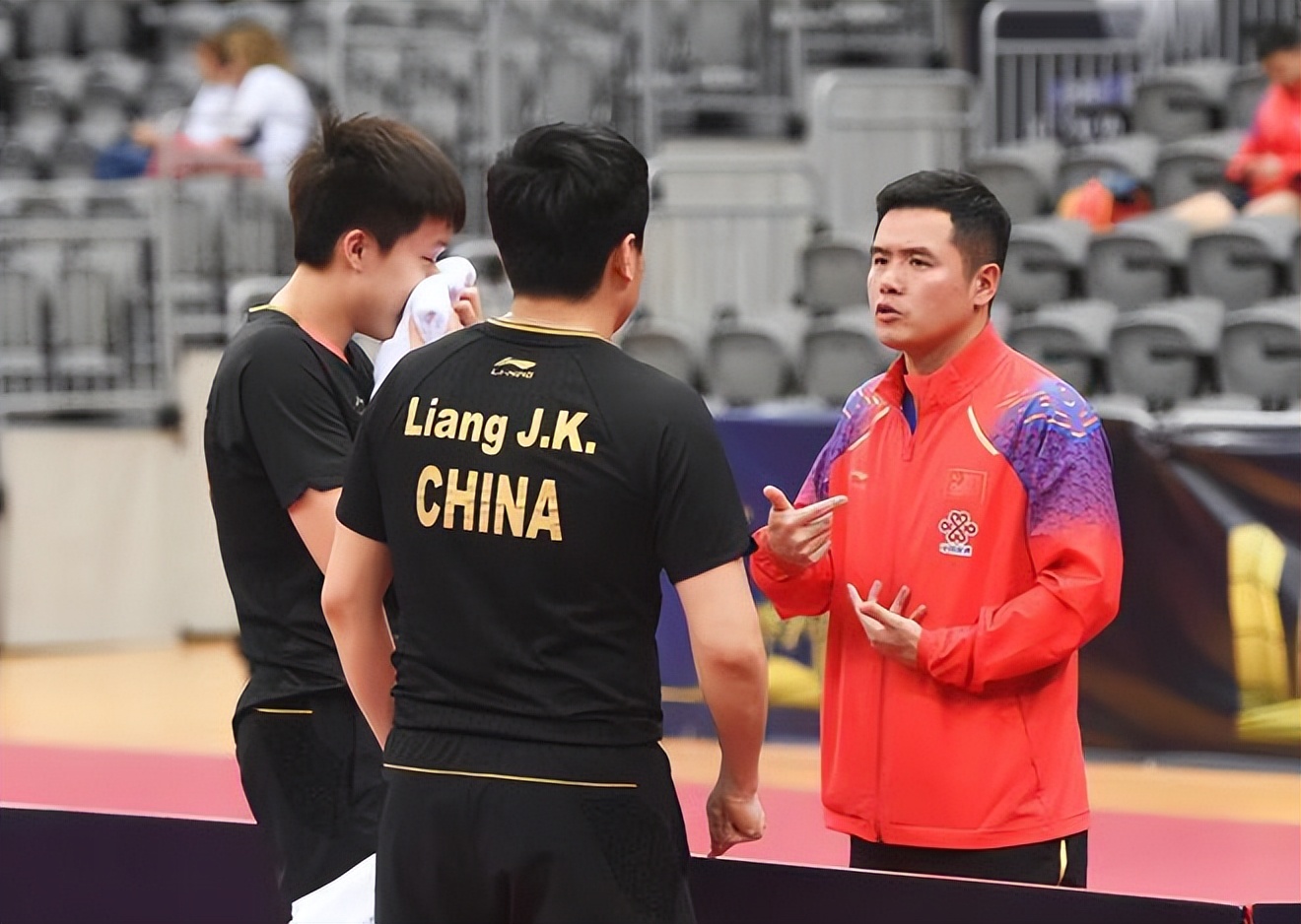 国乒刘国正和刘国梁是兄弟吗,国乒冠军教头刘国梁