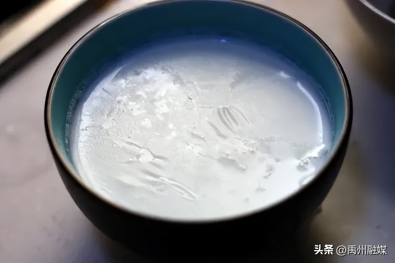 天天早上喝牛奶吃面包对身体好吗,纯牛奶一天喝多少最健康最合适