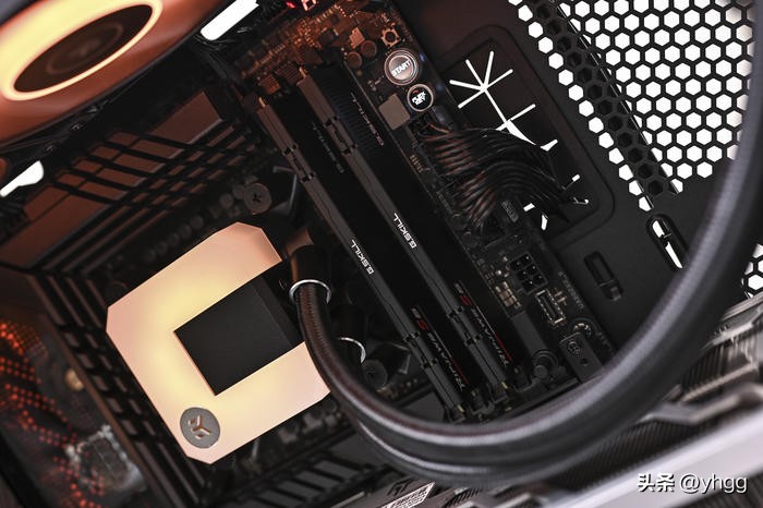 低调实用中塔——ROGZ690HERO+影驰4070Ti+银欣FARAB2装机展示