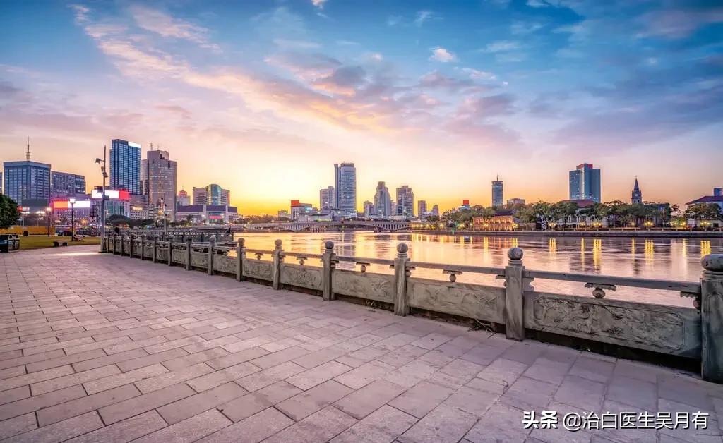 白癜风吃了一个月药还是长痘,白癜风吃了一年多的中药还在发展