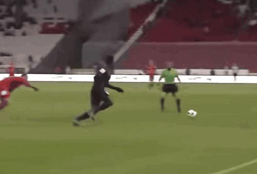 男足比赛场面,男足笑死对手