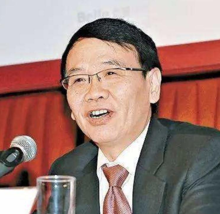 一个香港补鞋匠，一个浙江宁波人，如何创建中国第一女鞋品牌的？