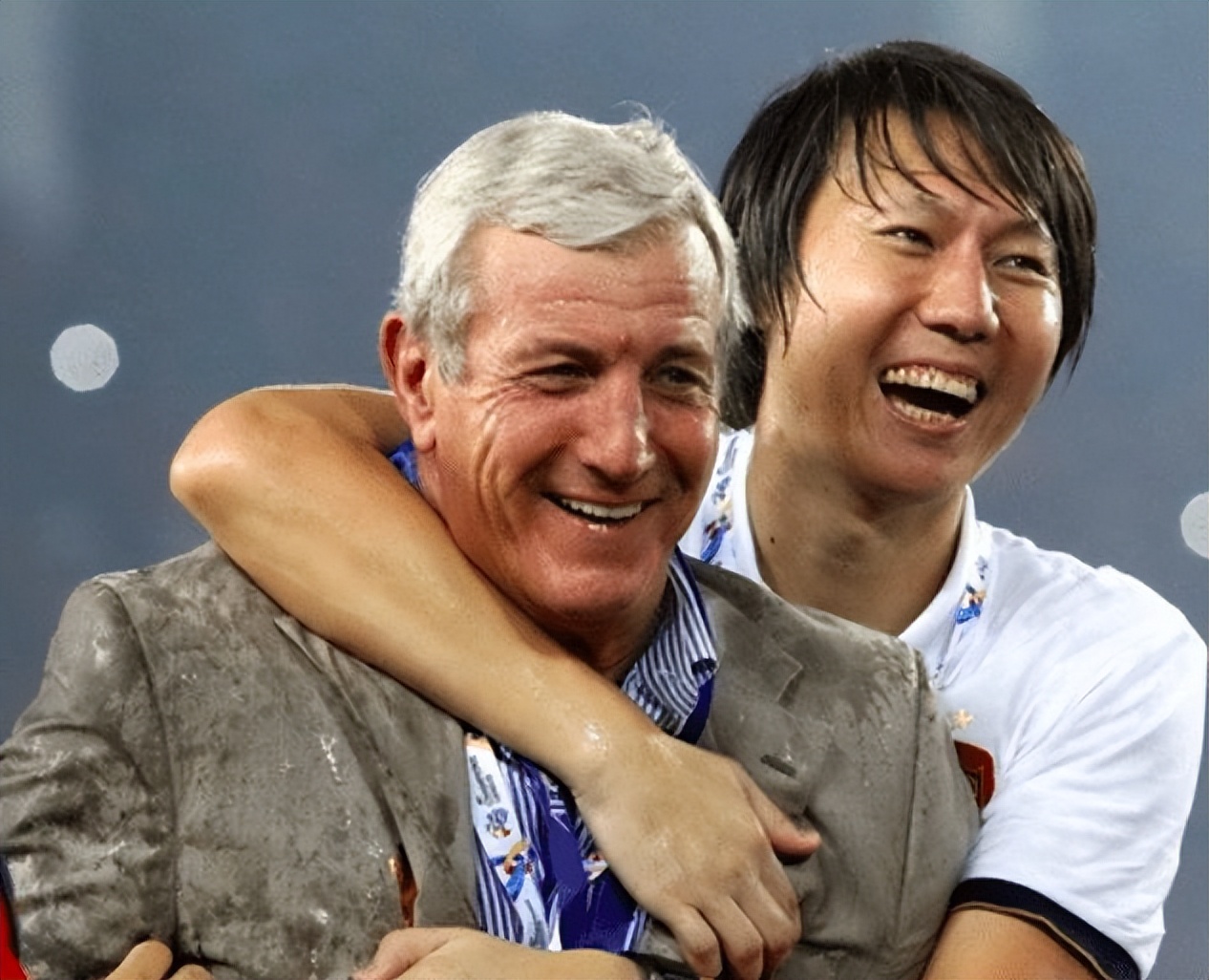 国足应大洗牌！5大核心老将离场，扶正新星才能进步