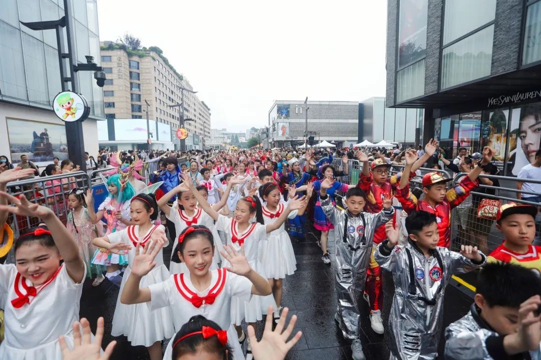 中国动漫节彩车巡游,国际动漫彩车巡游视频