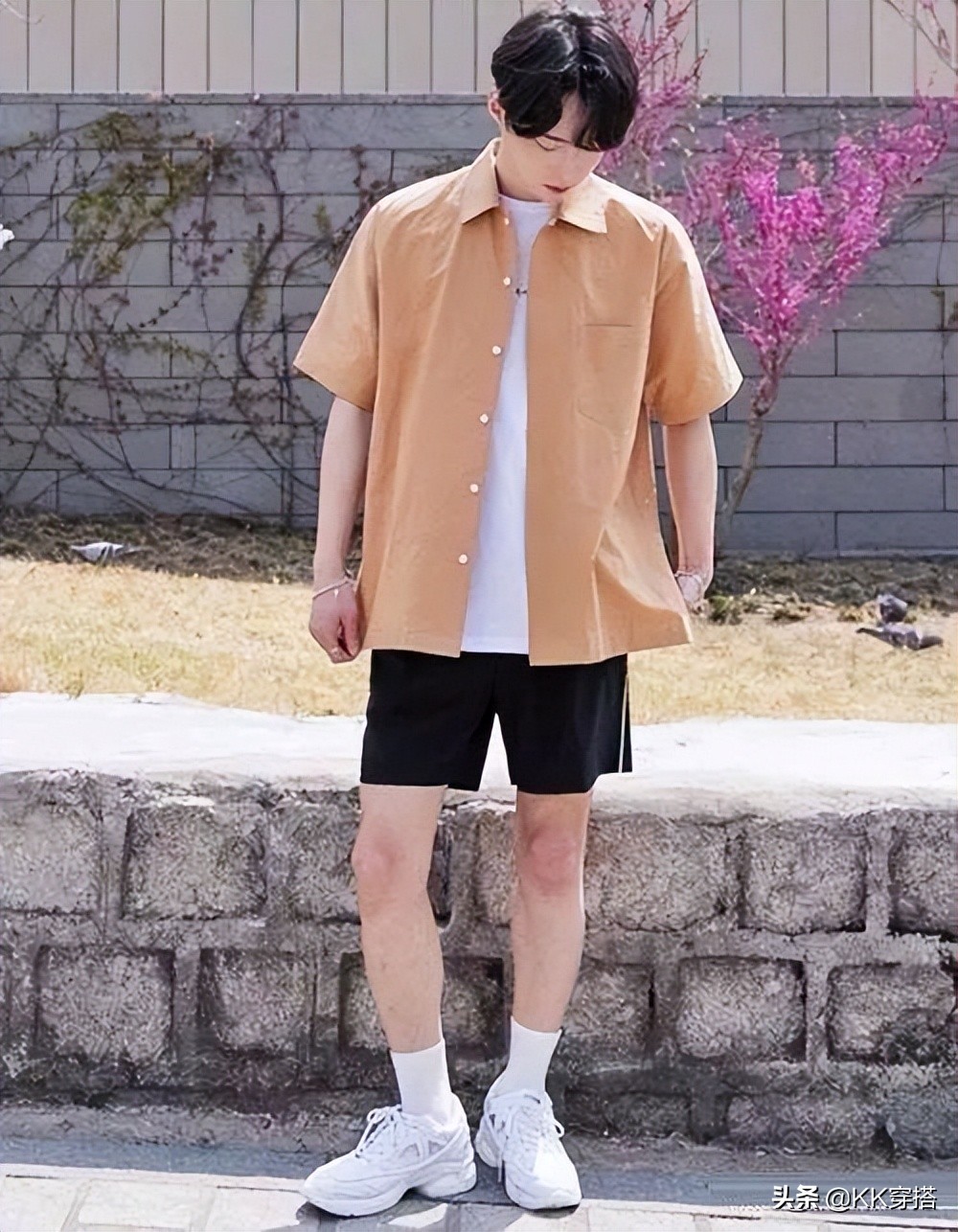 男士t恤怎么穿才好看,男士白t恤怎么搭外套