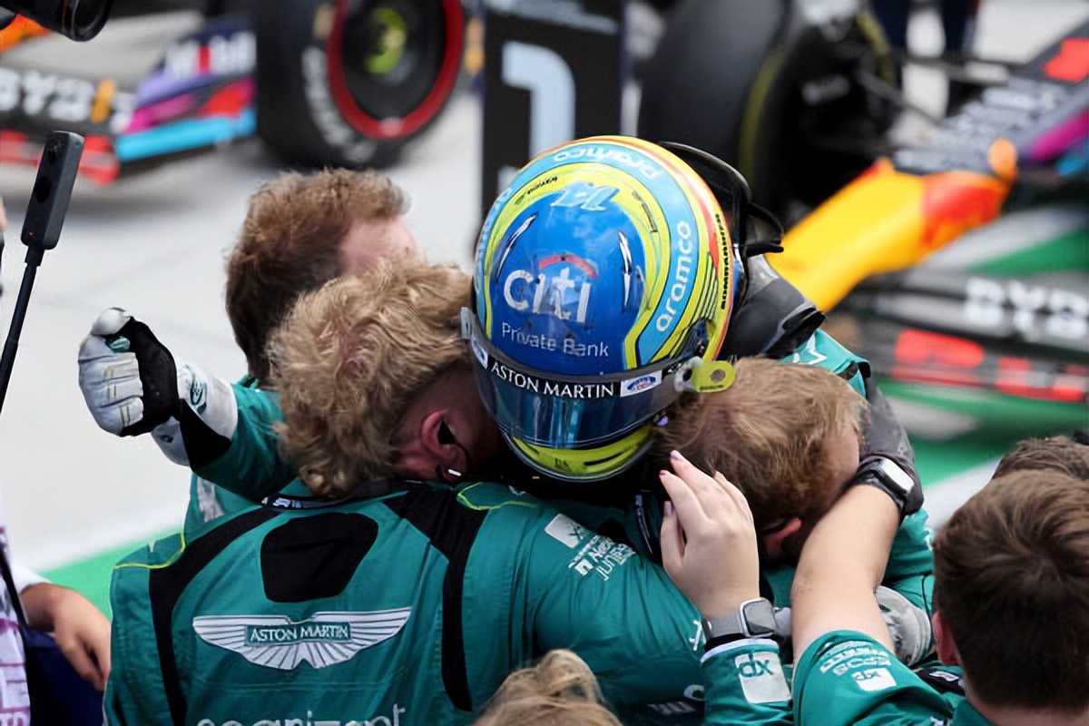 老汉和阿隆索,阿隆索当教练了也宝刀未老