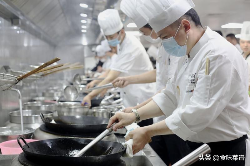 五星级大厨：分享10个炒菜小技巧，简单实用，让饭菜变的鲜香美味