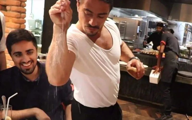 撒盐哥蹭梅西,撒盐哥亲吻姆巴佩