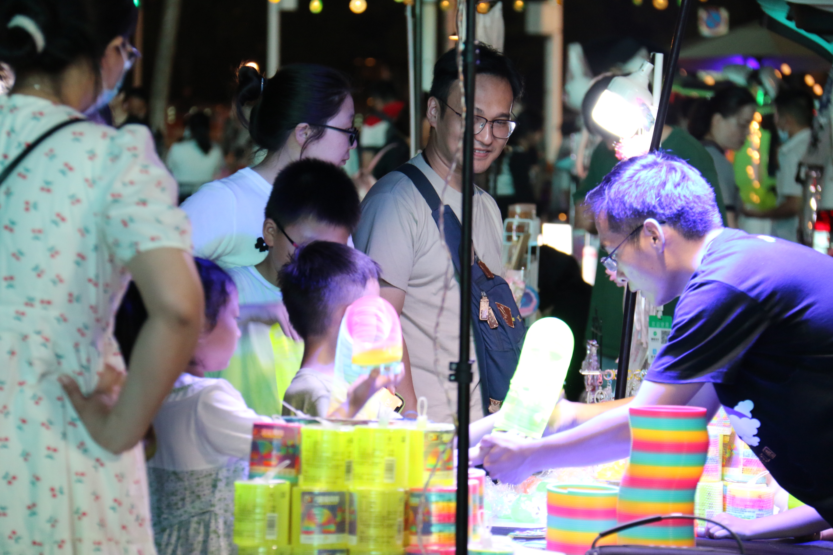 不想上班的的年轻人都在干嘛,现在的年轻人都不努力工作