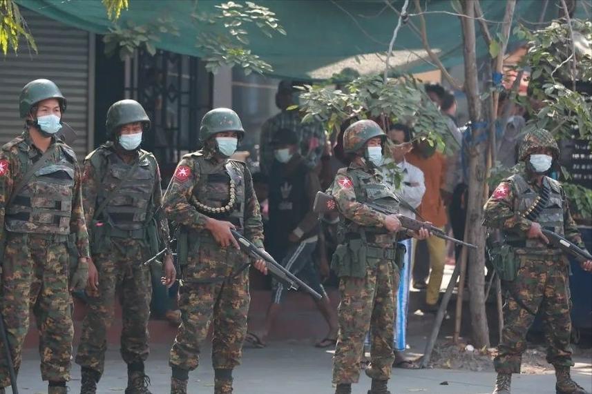 世纪巨贪马科斯,独裁统治20年,狂贪数百亿美元家中黄金成吨