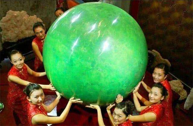 陕西男子挖到夜明珠如今成了路灯,夜明珠26亿路灯