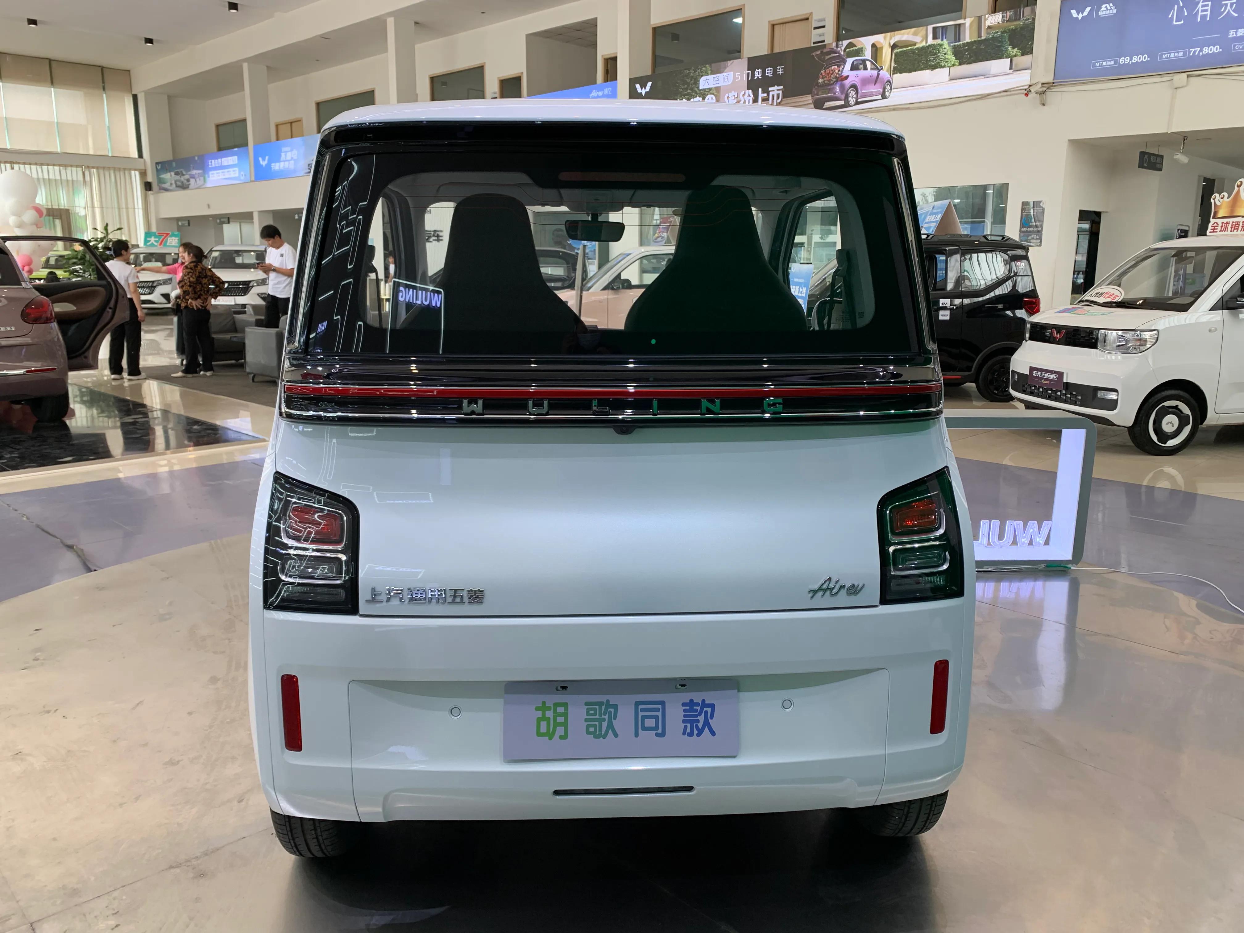 五菱星驰黑色suv,五菱星驰潮酷型黑武士