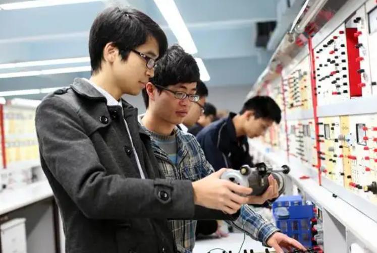 就业前景最好的十大工科类专业,女孩工科就业率好专业排名