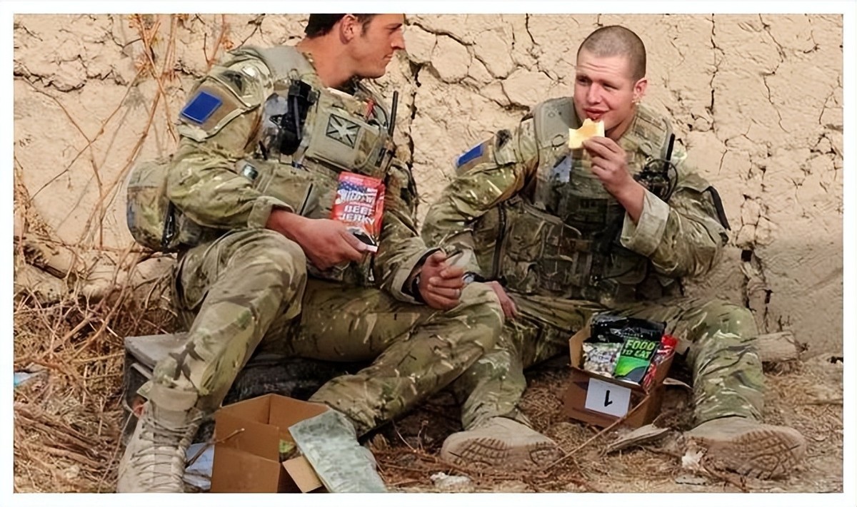 中国人在伊拉克开餐馆，一年赚了300万，美国大兵开直升机来买酒